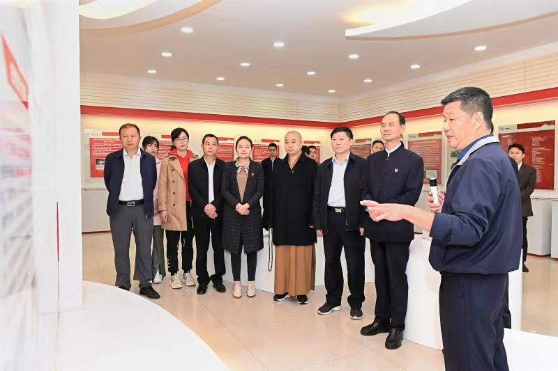 福建省人大常委會(huì )黨組書(shū)記、副主任雷春美和全國人大代表到順昌虹潤等地調研