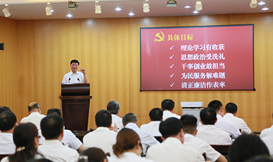 福建省人大黨組書(shū)記、副主任張廣敏在虹潤會(huì )議室上黨課